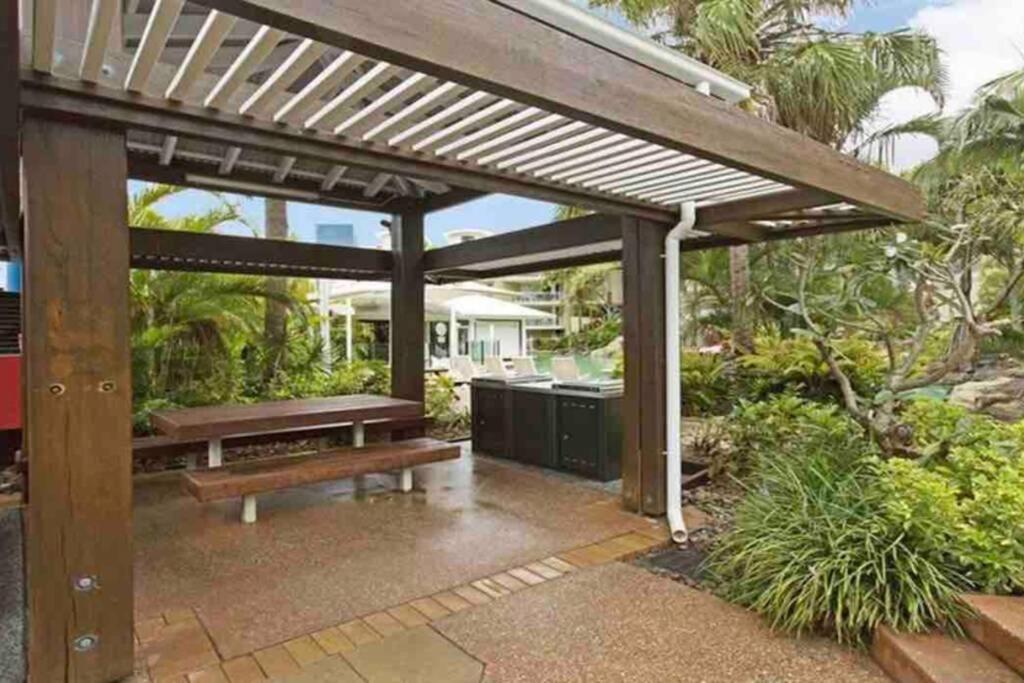 Ocean View - Alexandra Headlands Beachfront Unit Εξωτερικό φωτογραφία