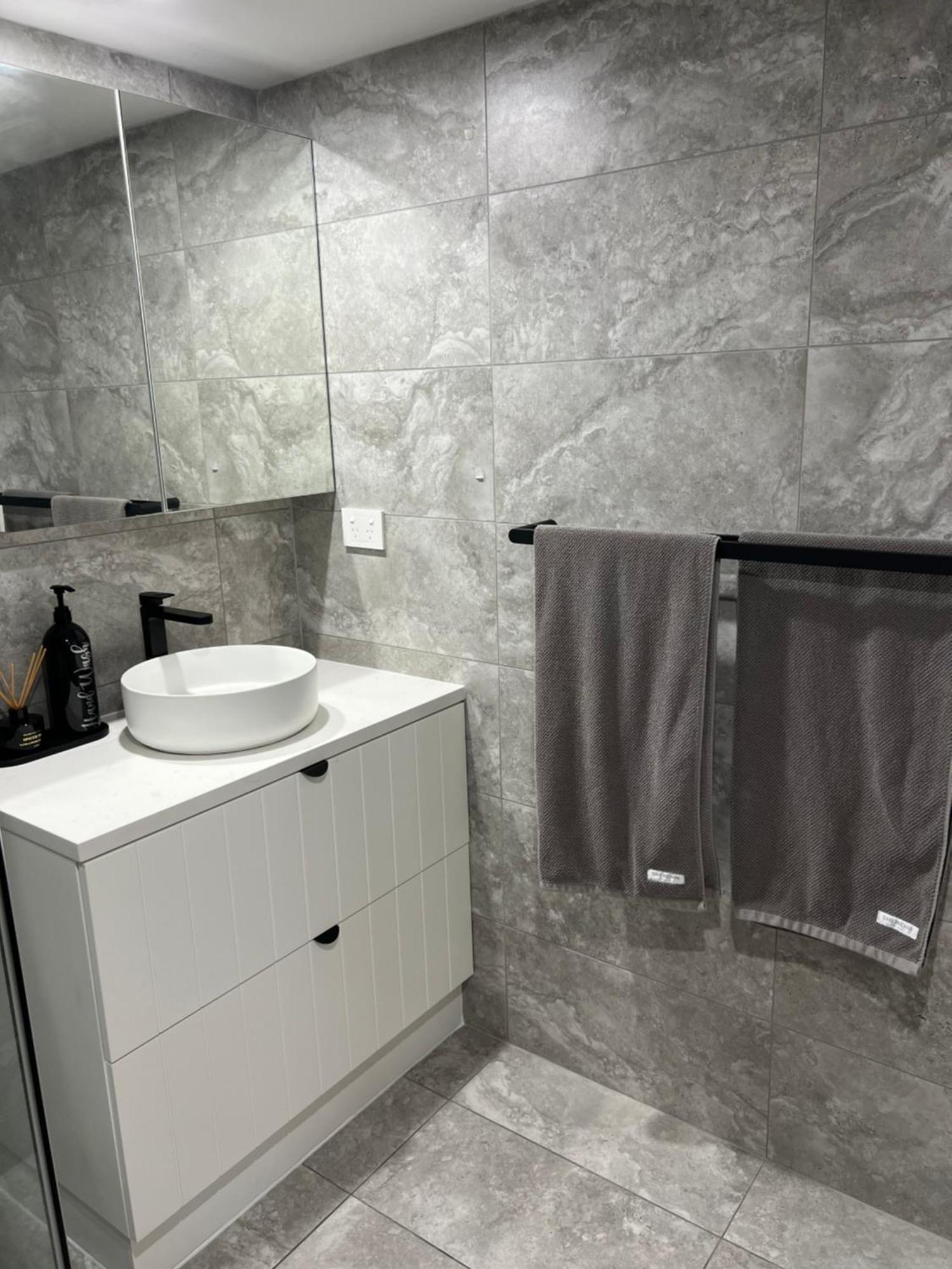 Ocean View - Alexandra Headlands Beachfront Unit Εξωτερικό φωτογραφία